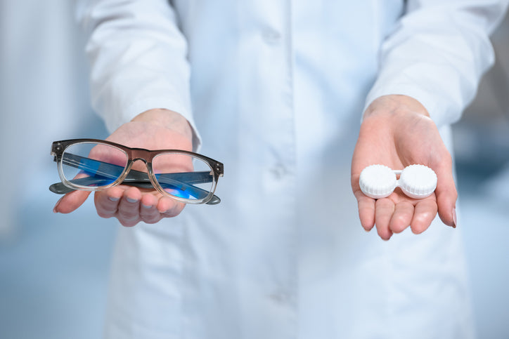 Contact Lenses Versus Glasses: Pros and Cons