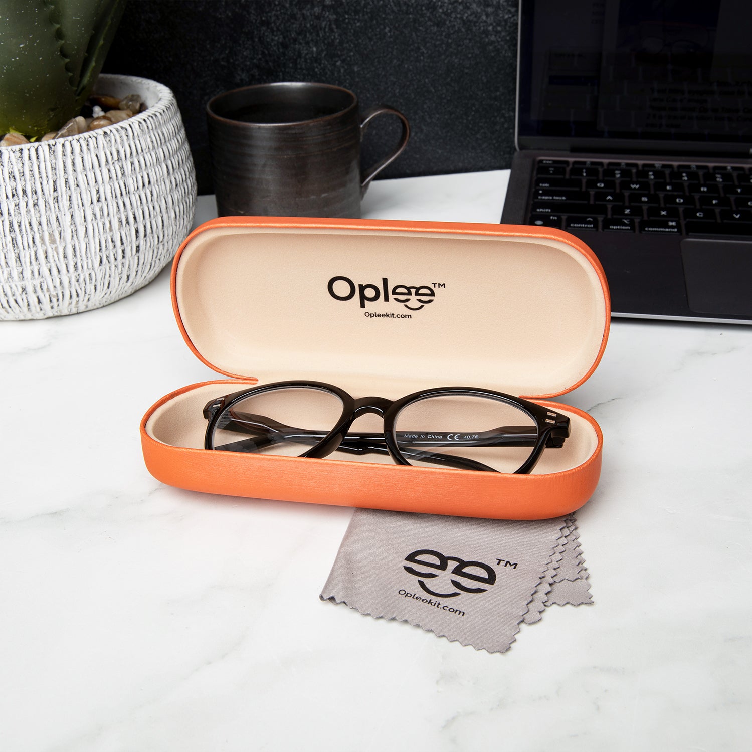 Load image into Gallery viewer, Oplee™ Hard Shell Eyeglass Case with Grey Microfiber Cloth